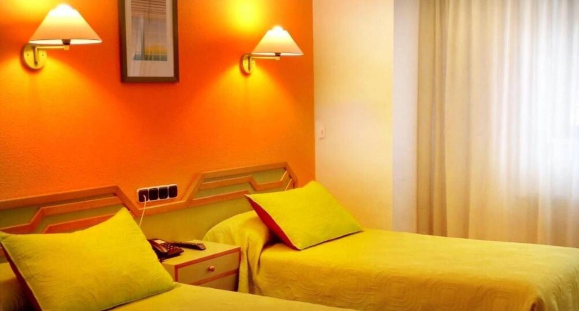 Hotel Alda Ґіхуело Екстер'єр фото