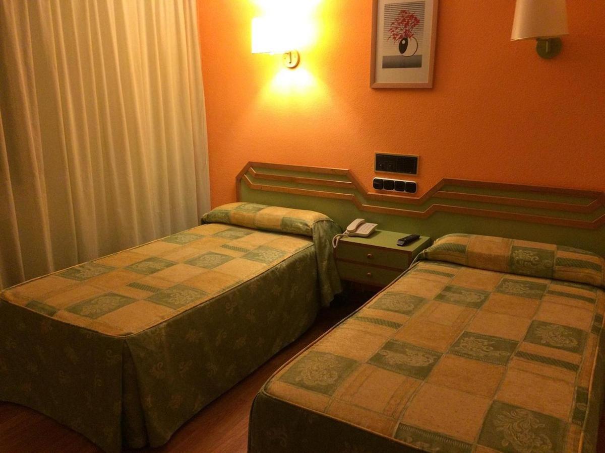 Hotel Alda Ґіхуело Екстер'єр фото