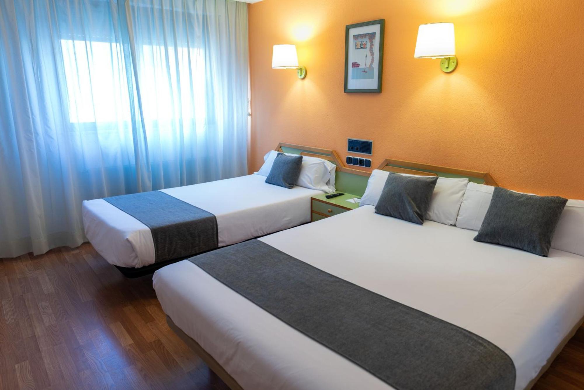 Hotel Alda Ґіхуело Екстер'єр фото