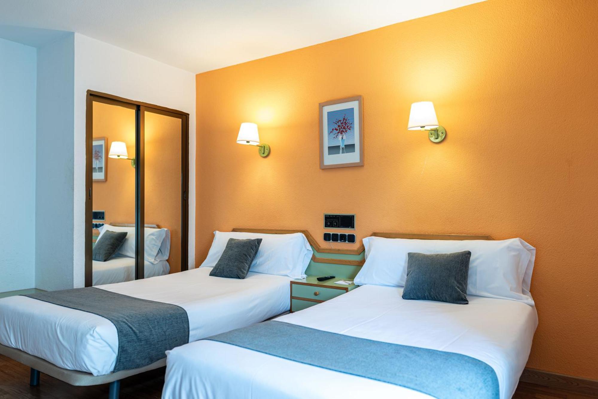 Hotel Alda Ґіхуело Екстер'єр фото
