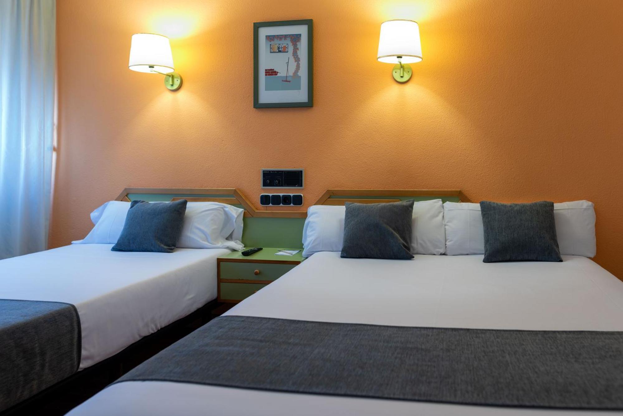 Hotel Alda Ґіхуело Екстер'єр фото