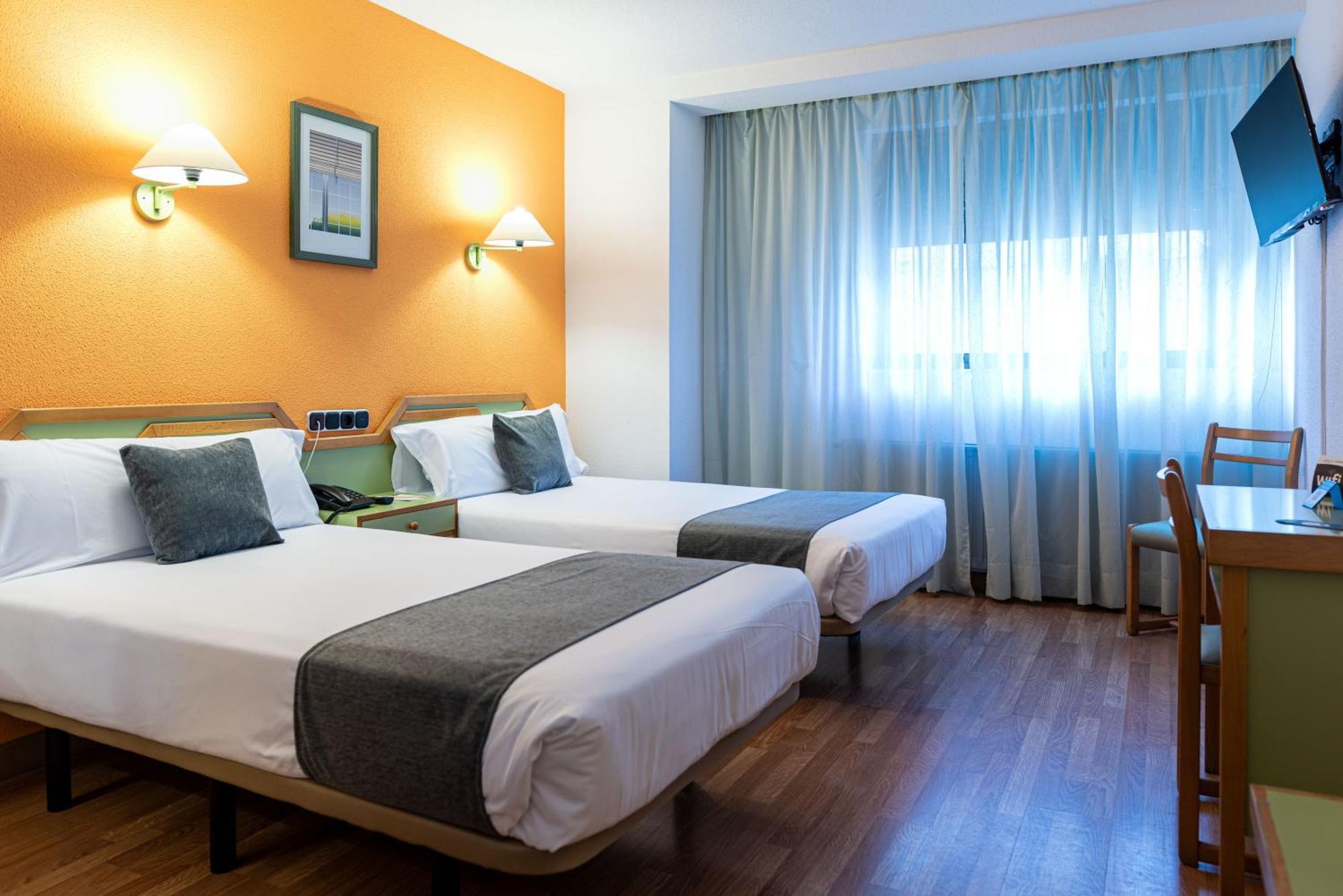 Hotel Alda Ґіхуело Екстер'єр фото