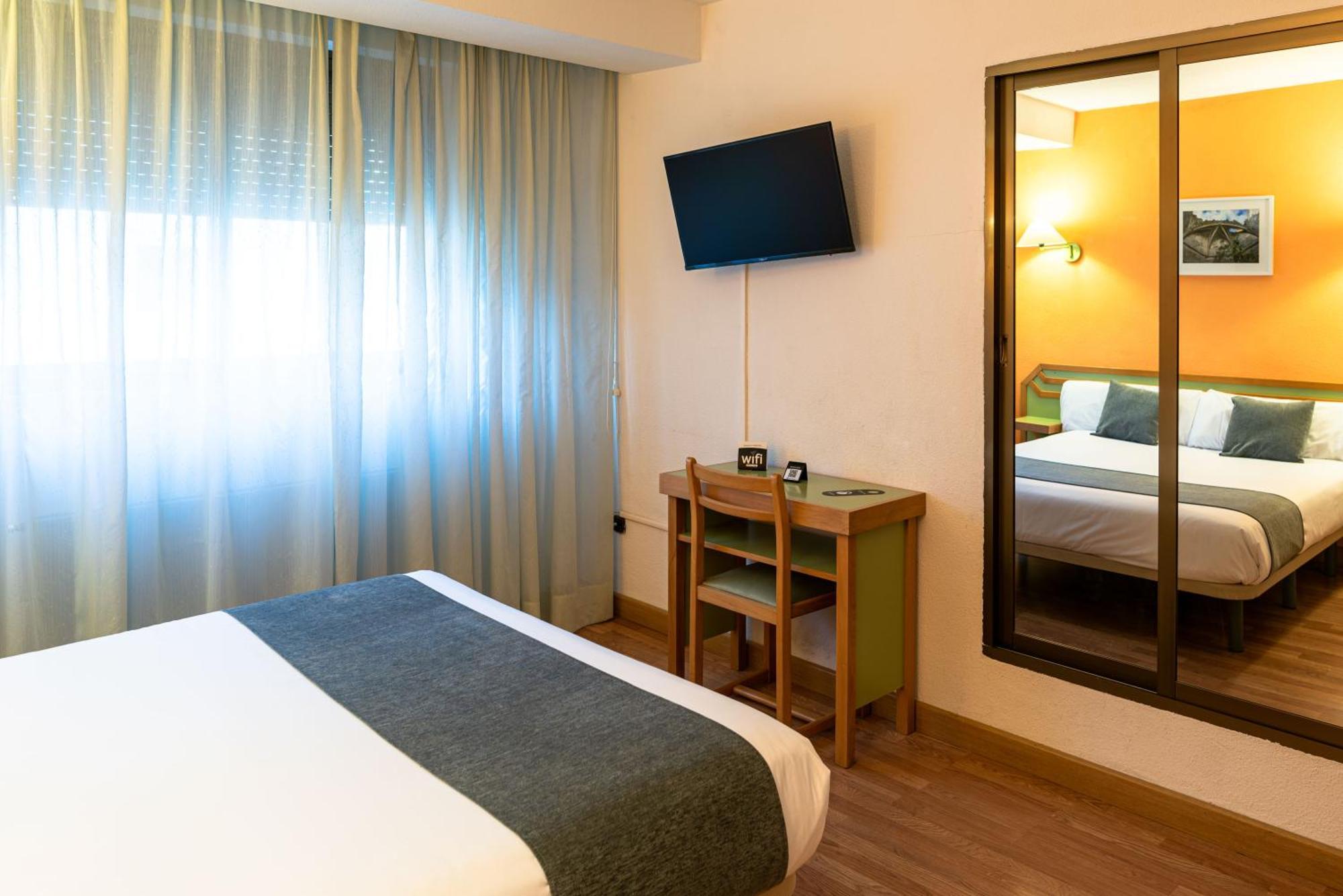 Hotel Alda Ґіхуело Екстер'єр фото
