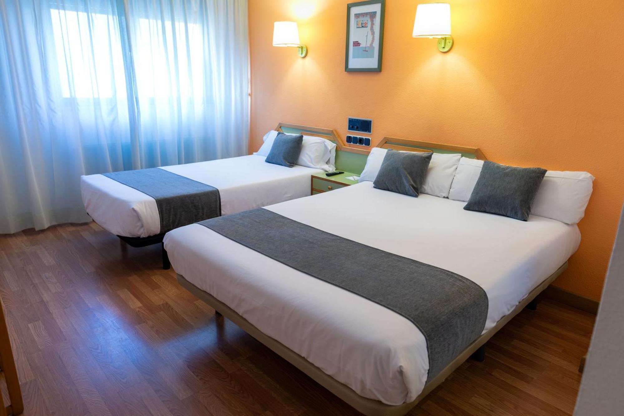 Hotel Alda Ґіхуело Екстер'єр фото