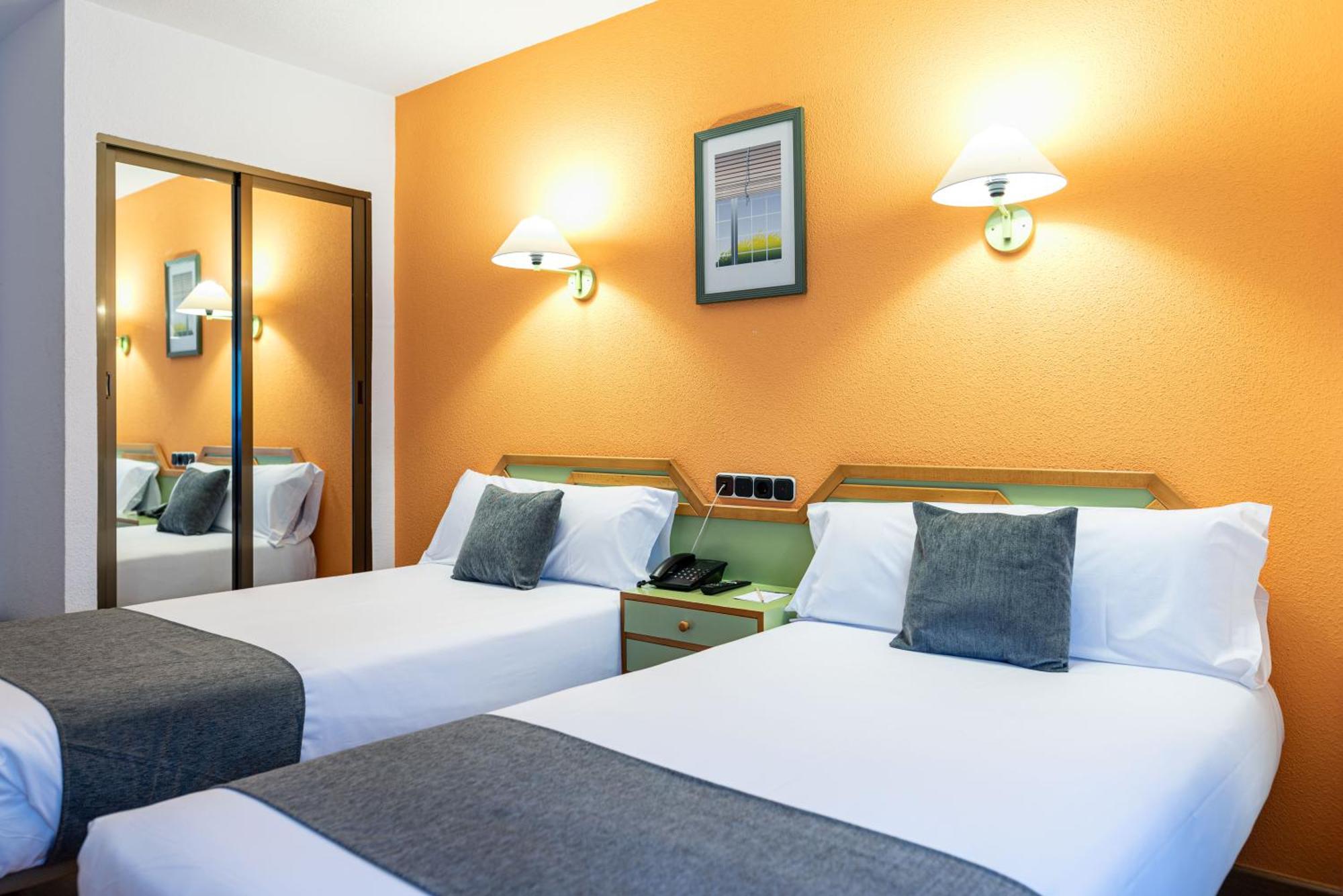 Hotel Alda Ґіхуело Екстер'єр фото