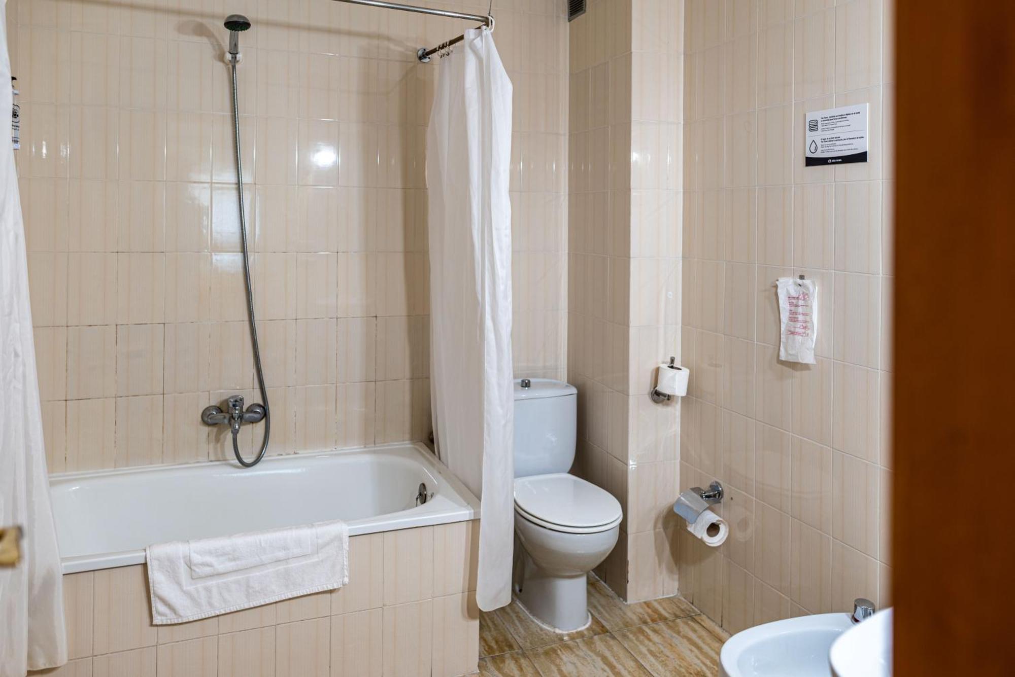 Hotel Alda Ґіхуело Екстер'єр фото