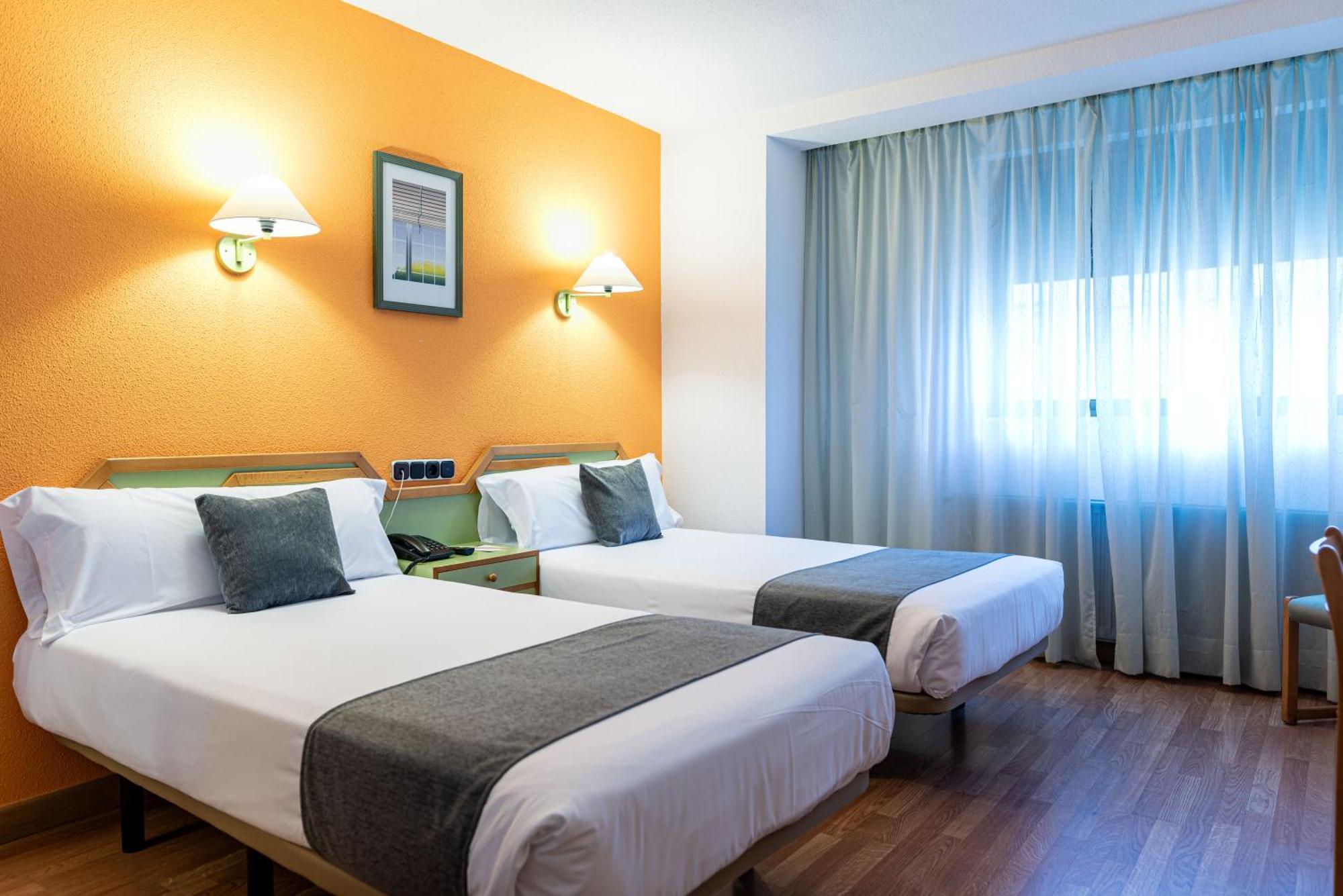Hotel Alda Ґіхуело Екстер'єр фото