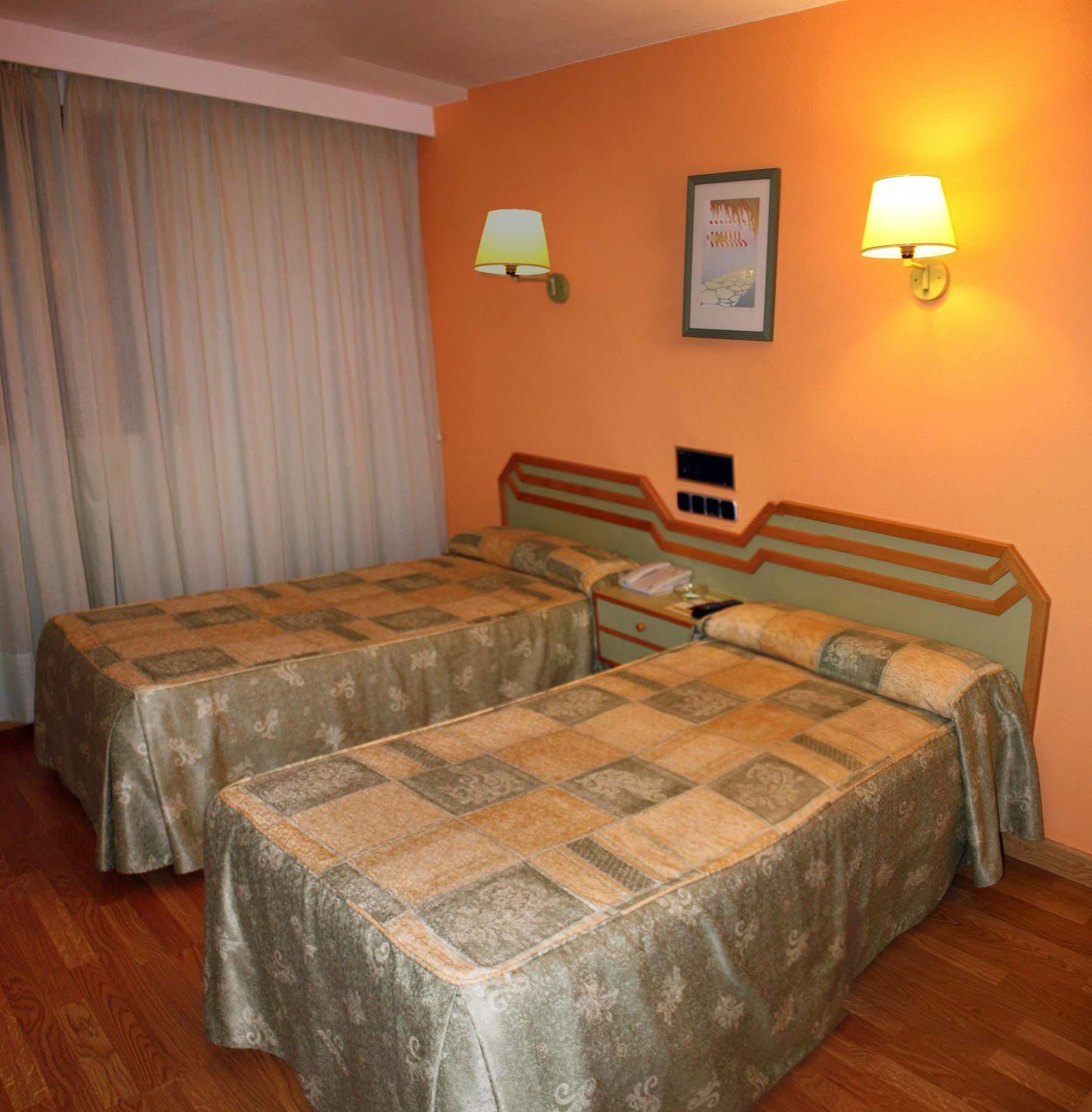 Hotel Alda Ґіхуело Екстер'єр фото